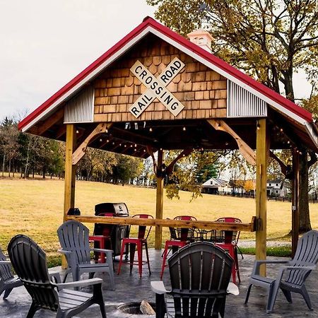 Bourbon Trail: Caboose On The Farm Villa Lawrenceburg Екстериор снимка