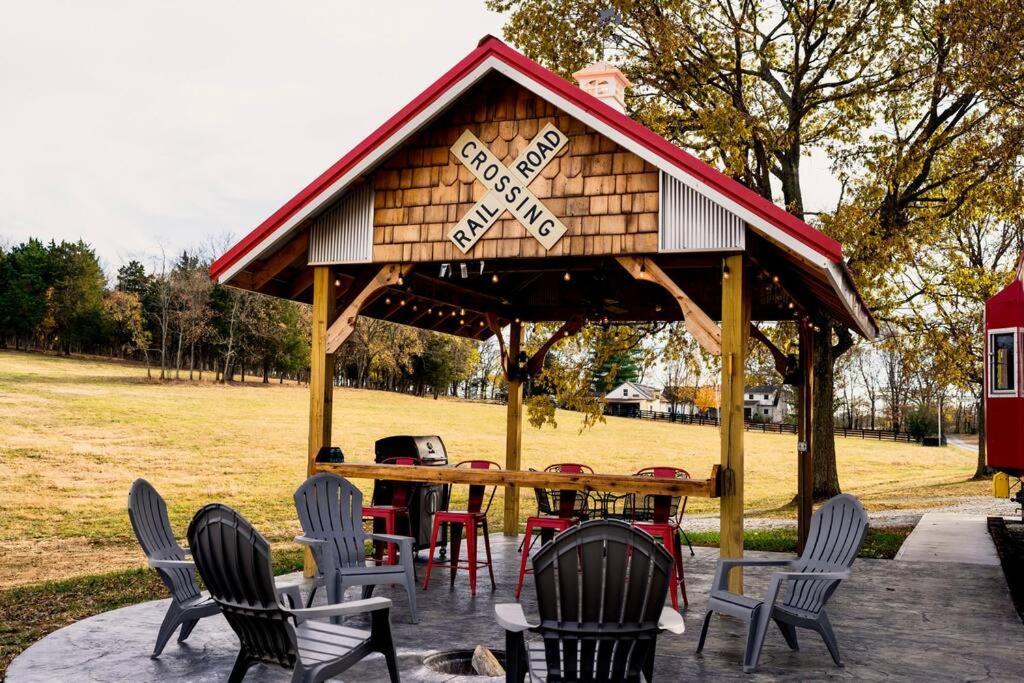 Bourbon Trail: Caboose On The Farm Villa Lawrenceburg Екстериор снимка