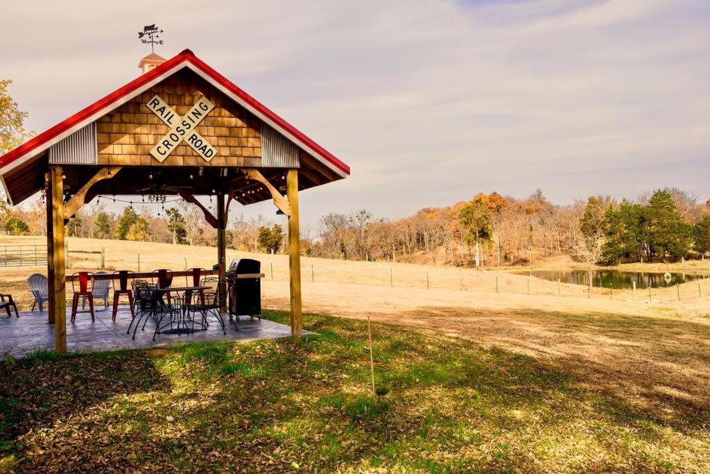 Bourbon Trail: Caboose On The Farm Villa Lawrenceburg Екстериор снимка