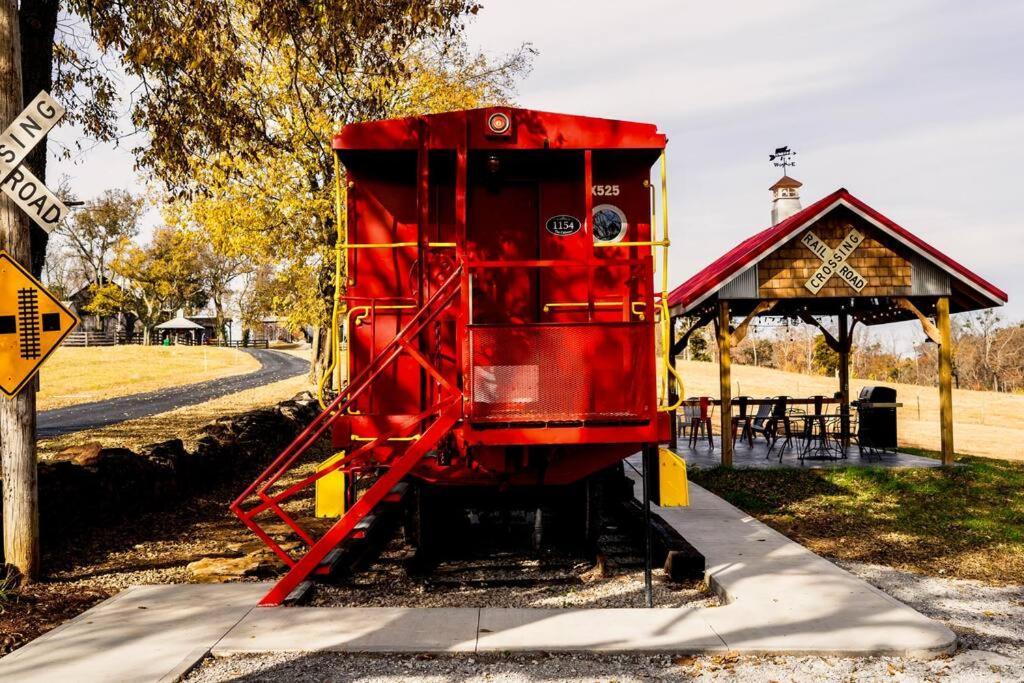 Bourbon Trail: Caboose On The Farm Villa Lawrenceburg Екстериор снимка