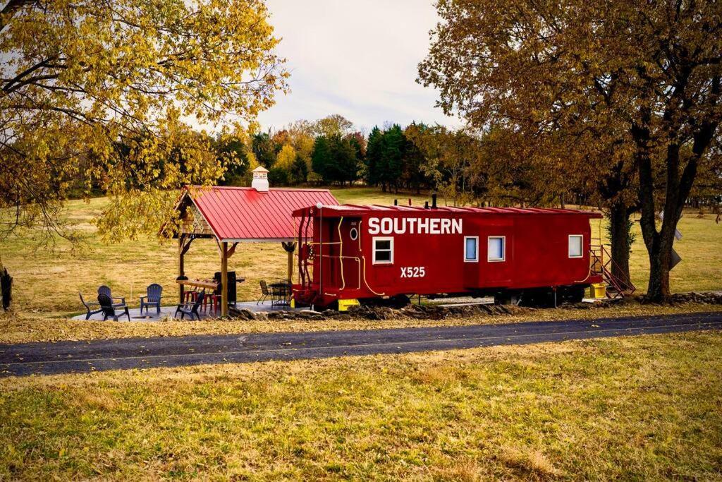 Bourbon Trail: Caboose On The Farm Villa Lawrenceburg Екстериор снимка