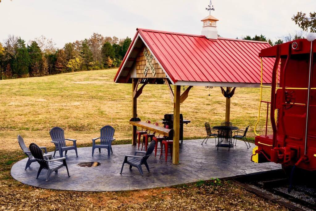 Bourbon Trail: Caboose On The Farm Villa Lawrenceburg Екстериор снимка