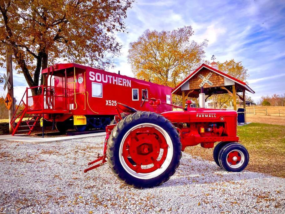 Bourbon Trail: Caboose On The Farm Villa Lawrenceburg Екстериор снимка